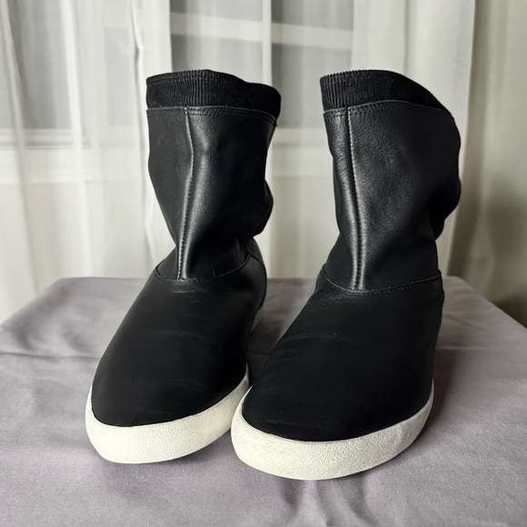 🆕✨RARE FIND .. Adidas Sneaker/Bootie - Picture 9 of 9